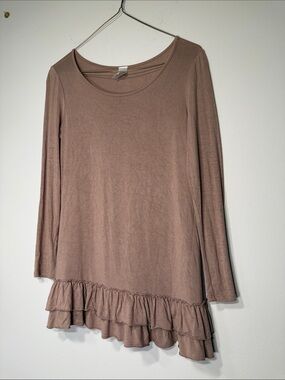 Brenda’s Ruffle-Hem Long-Sleeve Tunic in Taupe. Size S. SKU AE212-118